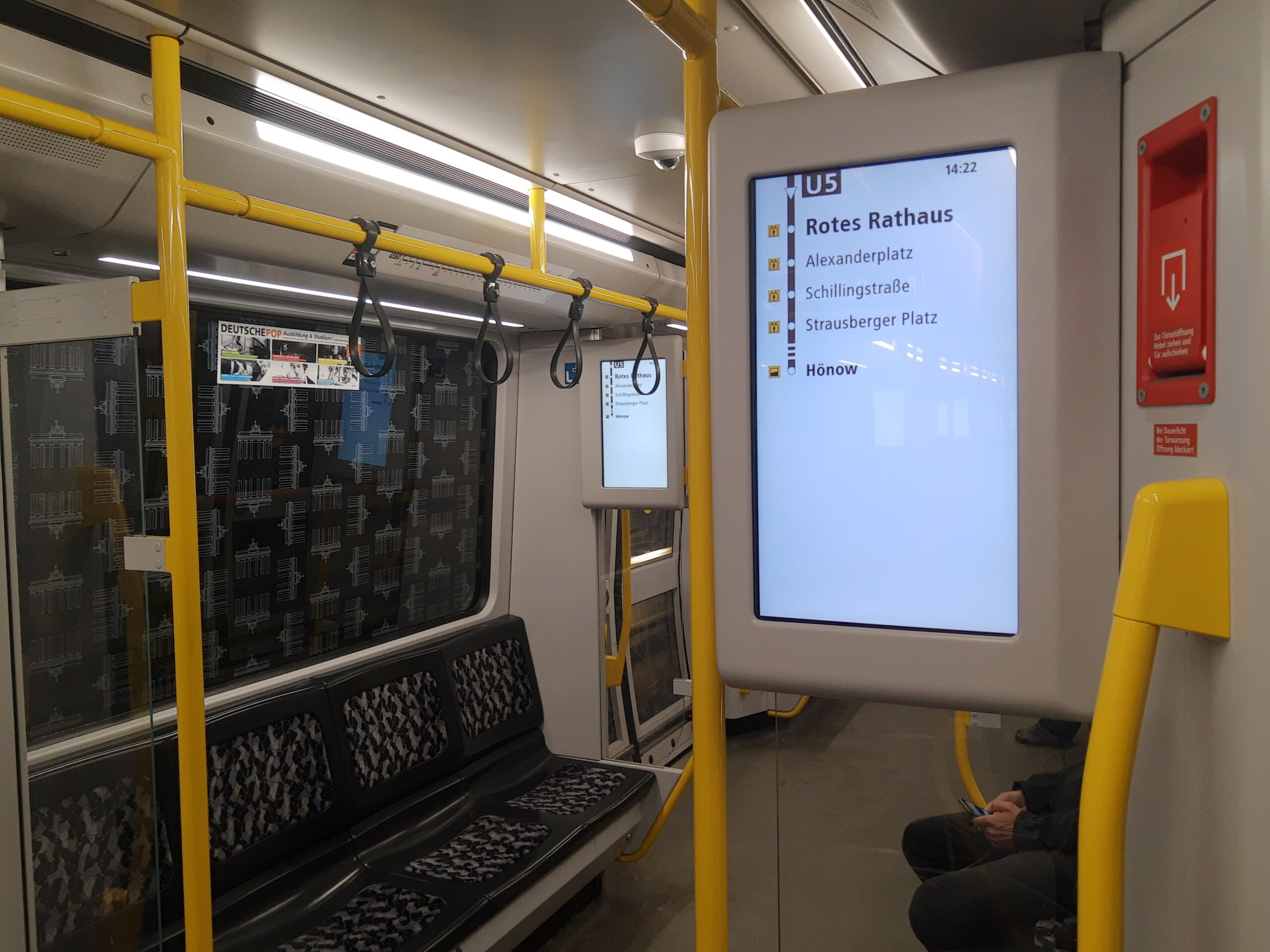 Die drei U-Bahnh?fe der U5 - Kanzler-U-Bahn in Berlin - Berliner Ausflug